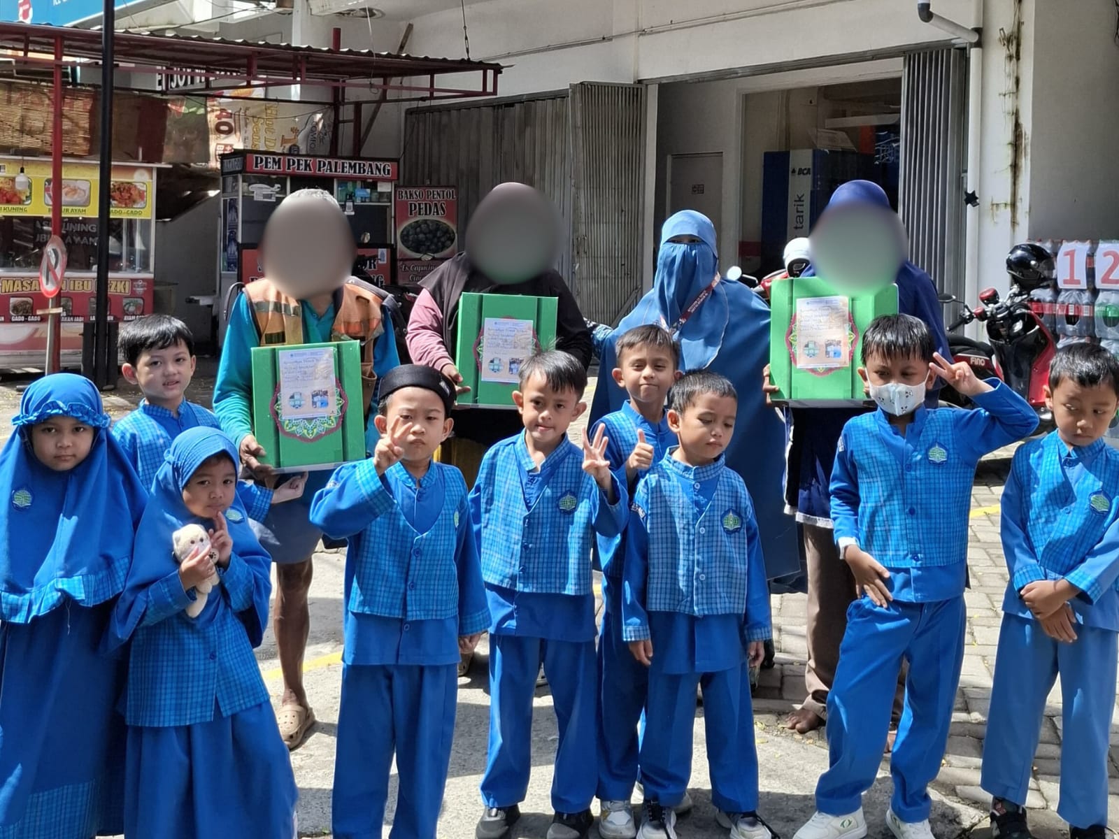 Belajar Sedekah Sejak Kecil, Murid TK WIS 03 Makassar Bagikan Bingkisan Ramadhan