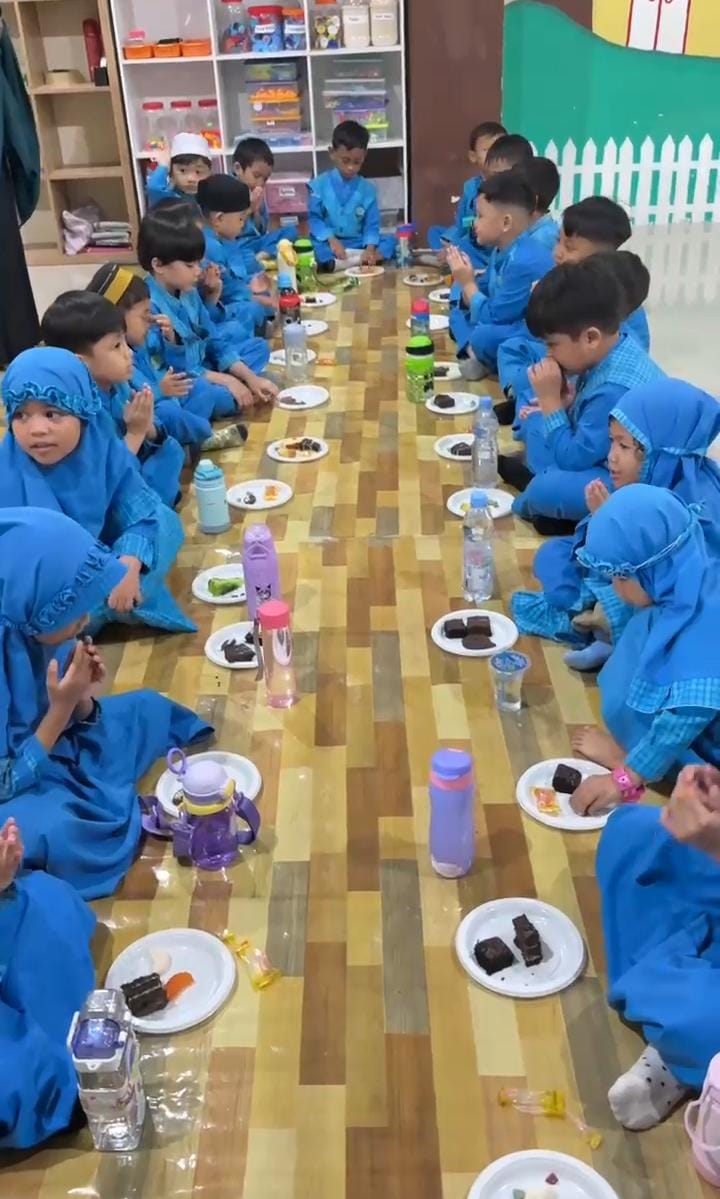 Lebaran ceria bersama teman